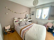 Maison contemporaine de 5 pièces avec piscine et garage dans quartier prisé à BRETAGNE DE MARSAN (40)