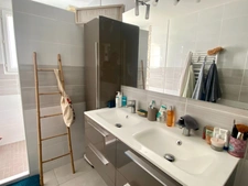 Maison contemporaine de 5 pièces avec piscine et garage dans quartier prisé à BRETAGNE DE MARSAN (40)