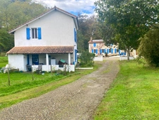 Moulin rénové plein de charme de 400M2 (DPE C) dans un cadre unique pour organiser de l'évènementiel avec plusieurs gîtes à GAMARDE LES BAINS 