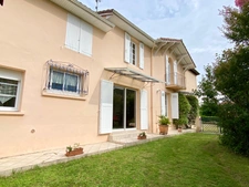 CENTRE DE SAINT PIERRE DU MONT - MAISON DE CARACTERE DE TYPE 4 SUR TERRAIN DIVISIBLE 6600 M2 (2 LOTS) 