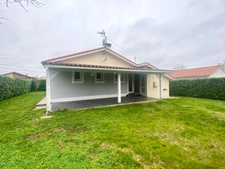 Maison 4 pièces en excellent état à MONT DE MARSAN (40) - quartier prisé - garage, carport et terrasse sur terrain 577M2