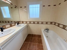 Maison d'architecte T5 (DPE C/A) de 5 pièces à BASCONS (40) avec piscine, au calme et de très belles prestations.