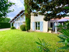 Maison pleine de charme de 5 pièces (DPE C/A) en excellent état avec grand terrain Proche de VILLENEUVE DE MARSAN (40) à SAINT GEIN