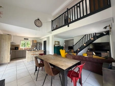 Magnifique maison contemporaine atypique avec piscine sécurisée et grand terrain avec vue panoramique à BROCAS (40)