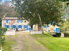 Moulin rénové plein de charme de 400M2 (DPE C) dans un cadre unique pour organiser de l'évènementiel avec plusieurs gîtes à GAMARDE LES BAINS 