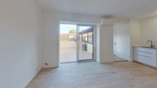   Grand T4 lumineux d'environ 90 m2 neuf quartier de la gare à hyères.