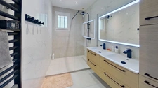  Villa d'environ  150m² - 4 chambres avec dressings sur mesure - Piscine ,double salon au Luc en provence 83340  