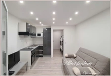 Frédéric ALLIOT vous présente ce studio ( Meublé ) d'environ 28 m2 idéalement placé à Saint-Aygulf. 