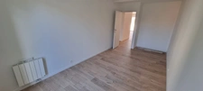   Grand T4 lumineux d'environ 90 m2 neuf quartier de la gare à hyères.