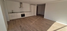   Grand T4 lumineux d'environ 90 m2 neuf quartier de la gare à hyères.