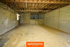 Un bâtiment plein de potentiel : loft, garage ou espace de stockage – à vous d’imaginer la suite !