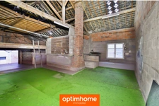 Un bâtiment plein de potentiel : loft, garage ou espace de stockage – à vous d’imaginer la suite !