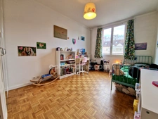QUATRE PIÈCES LUMINEUX AVEC BALCON – TROIS CHAMBRES – PROCHE RER ET COMMERCES