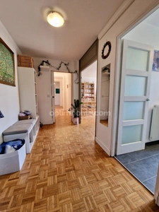 QUATRE PIÈCES LUMINEUX AVEC BALCON – TROIS CHAMBRES – PROCHE RER ET COMMERCES