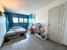 Appartement 4 pièces, 3 chambres / balcon / cave / parking / terrain de tennis