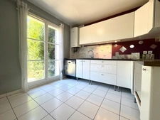 Maison 4 chambres + double garage + parking