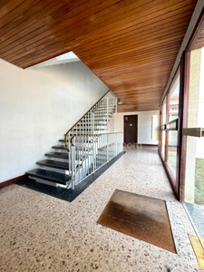 Appartement 4 pièces, 3 chambres / balcon / cave / parking / terrain de tennis