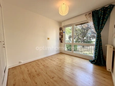 Appartement 3 pièces 2 chambres avec loggia, cave et parking