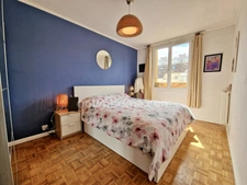 QUATRE PIÈCES LUMINEUX AVEC BALCON – TROIS CHAMBRES – PROCHE RER ET COMMERCES