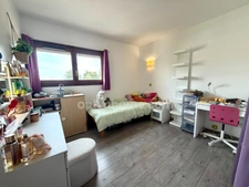Appartement 4 pièces, 3 chambres / balcon / cave / parking / terrain de tennis