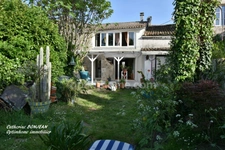 Maison de village en pierre 4 pièces avec jardin- Coeur de bourg- SAINT YZANS DE MEDOC (33)