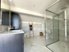 AIGUES-MORTES MAISON RÉNOVÉE 5 PIÈCES 147 M2 AVEC 2 GARAGES ET TOIT TERRASSE 