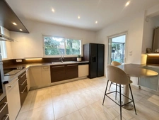 SUSSARGUES – VILLA DE PLAIN-PIED DE 192 M² AVEC PISCINE, JARDIN SANS VIS-À-VIS ET GARAGE