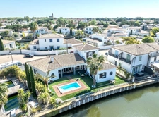 MARINA INDIVIDUELLE 5 PIÈCES 155 M2 AVEC PISCINE ET GARAGE AIGUES MORTES 