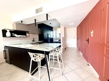 AIGUES-MORTES – MARINA D'EXCEPTION AVEC POSTE D'AMARRAGE 12 x 6 m, GARAGE ET VUE SUR LE BASSIN