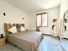 AIGUES-MORTES MAISON RÉNOVÉE 5 PIÈCES 147 M2 AVEC 2 GARAGES ET TOIT TERRASSE 