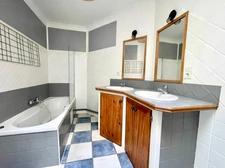 IMMEUBLE 180 M2 AIGUES MORTES 
