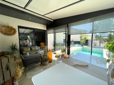 Villa contemporaine avec piscine chauffée – Élégance et confort à Vauvert