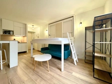 AIGUES-MORTES INTRA-MUROS – STUDIO 23 m² ENTIÈREMENT RÉNOVÉ – VUE EXCEPTIONNELLE SUR LA PLACE SAINT-LOUIS