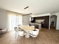 VILLA DE PLAIN-PIED ENTIEREMENT RENOVEE – PISCINE – GARAGE – AIGUES-MORTES