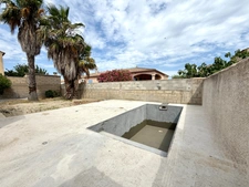 VILLA DE PLAIN-PIED ENTIEREMENT RENOVEE – PISCINE – GARAGE – AIGUES-MORTES