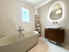 VILLA DE PLAIN-PIED ENTIEREMENT RENOVEE – PISCINE – GARAGE – AIGUES-MORTES