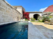 MAISON INTRA-MUROS AVEC PATIO PISCINE ET GARAGE