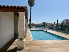 Aigues-Mortes – Marina 3 pièces entièrement rénovée avec poste d'amarrage