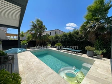 Villa contemporaine avec piscine chauffée – Élégance et confort à Vauvert