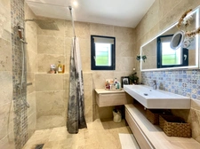 Villa contemporaine 5 pièces avec piscine — Élégance, confort et art de vivre