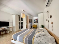 Villa contemporaine avec piscine chauffée – Élégance et confort à Vauvert