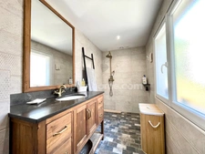 MAISON INTRA-MUROS AVEC PATIO ET PISCINE 