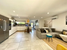 Villa contemporaine 5 pièces avec piscine — Élégance, confort et art de vivre