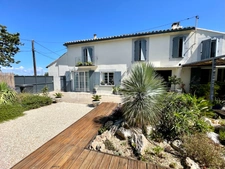 Coup de cœur en Camargue – Mas individuel rénové avec jardin paysager & piscine sans vis-à-vis