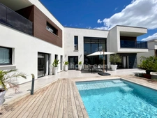 EXCEPTIONNELLE VILLA D’ARCHITECTE – PRESTATIONS HAUT DE GAMME – AIGUES-MORTES