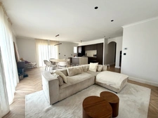 VILLA DE PLAIN-PIED ENTIEREMENT RENOVEE – PISCINE – GARAGE – AIGUES-MORTES