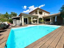 VILLA INDIVIDUELLE 5 PIÈCES GARAGE PISCINE AIGUES-MORTES