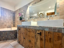MAISON INDIVIDUELLE 5 PIÈCES. AVEC PISCINE ET GARAGE AIGUE-MORTES