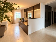 SUSSARGUES – VILLA DE PLAIN-PIED DE 192 M² AVEC PISCINE, JARDIN SANS VIS-À-VIS ET GARAGE