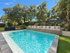 SUSSARGUES – VILLA DE PLAIN-PIED DE 192 M² AVEC PISCINE, JARDIN SANS VIS-À-VIS ET GARAGE